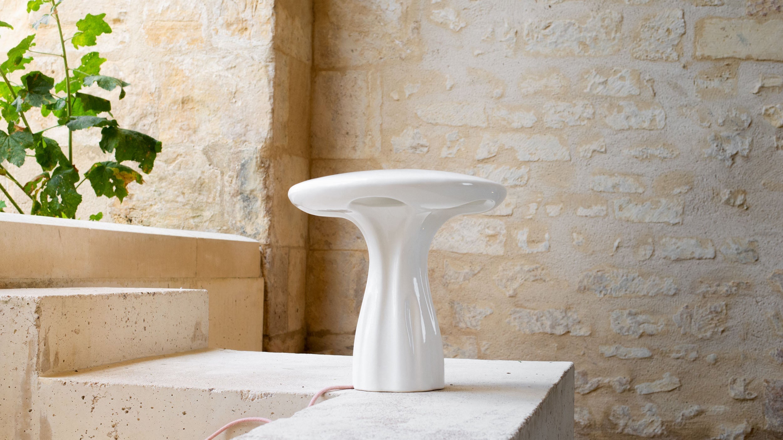 Nouveau site pour les luminaires du designer